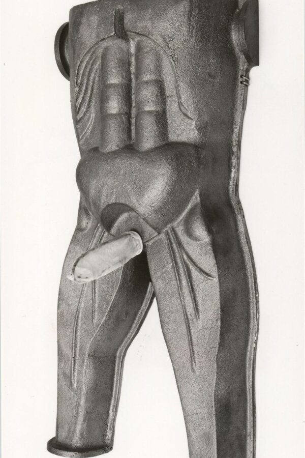 Karel Nepraš, Míra zodpovědnosti, 1992, litina, foto: Libor Teplý